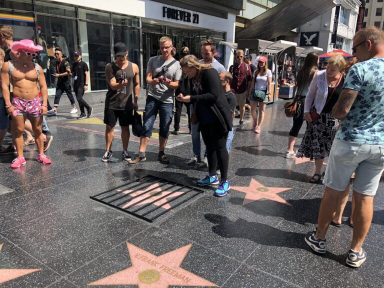 IMG 1451 Intervento di Plastic Jesus la stella sulla Walk of Fame a Los Angeles dedicata a Donald Trump