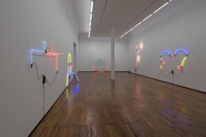 Neon e disegni dagli Anni Sessanta a oggi. Keith Sonnier a Milano