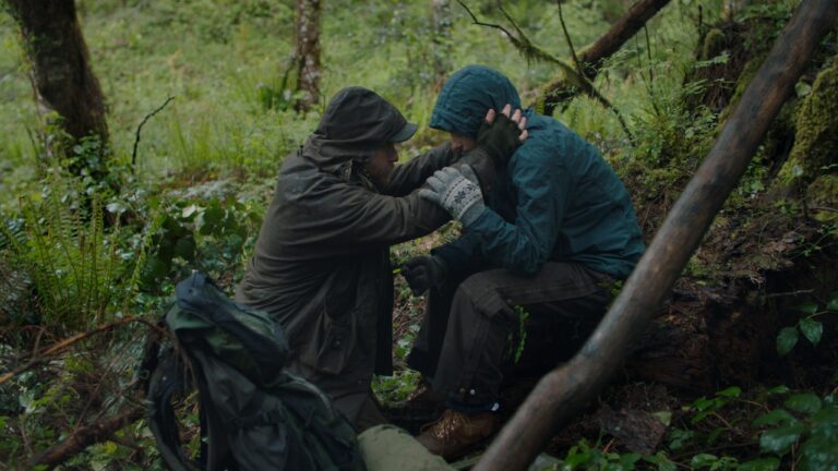 LeaveNoTracestillsTSgr709f1476889 Senza lasciare traccia. Il nuovo film di Debra Granik è un viaggio nella natura