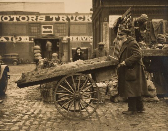 Lewis Hine, East Side Market, New York, 1925