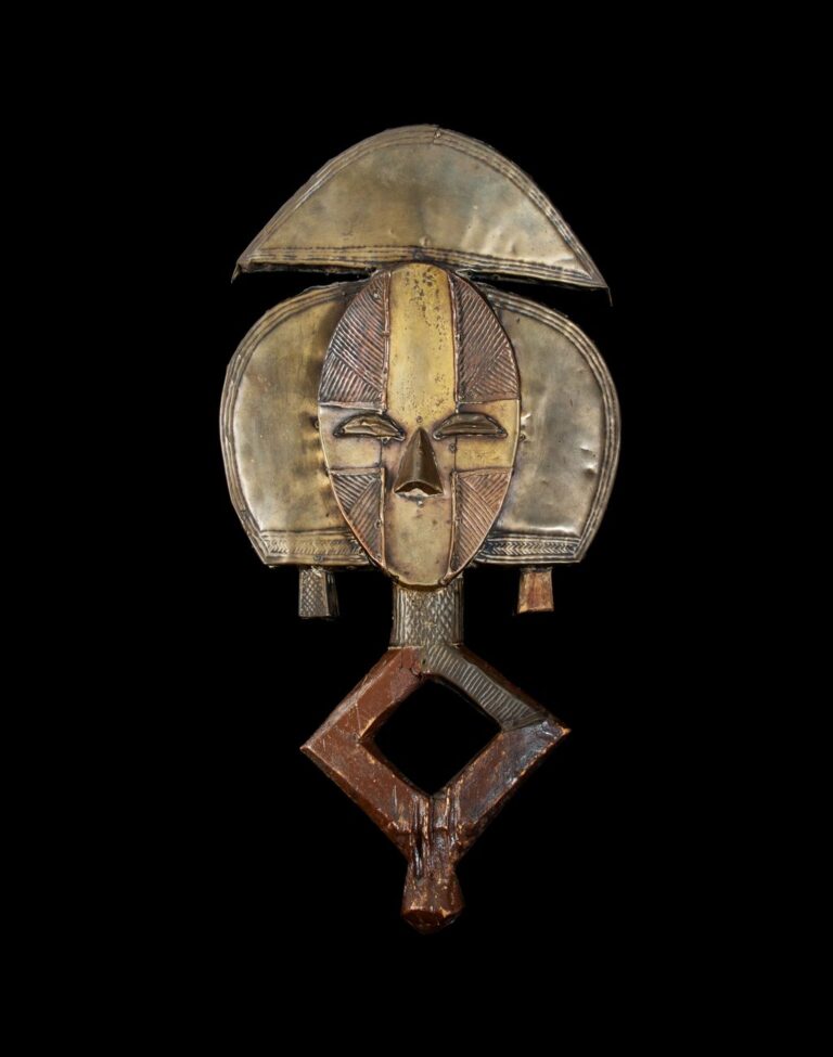 Mbulu ngulu, Figura da reliquiario. Africa centrale. Gabon. Etnia Kota. Fine del XIX secolo. Lugano, Collezione privata