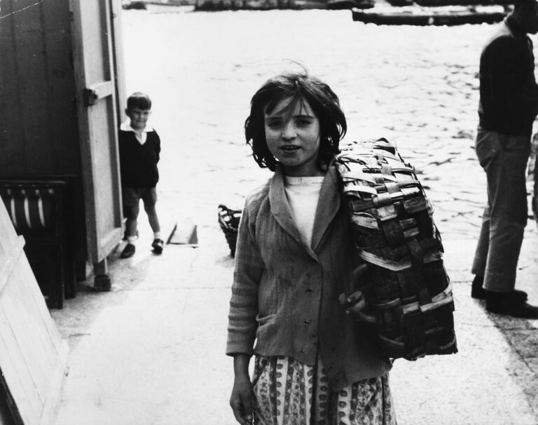 Pino Pascali, Bambina con valigia, 1965