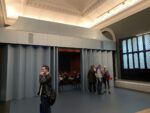 Sala proiezioni Il nuovo Photography Center del V&A di Londra. Il racconto e le immagini