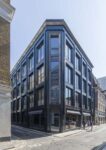 Stiff TrevillionBeak Street c. Nicholas Worley 18 Damien Hirst ridimensiona il suo impero ma si regala anche uno studio da 40 milioni di sterline