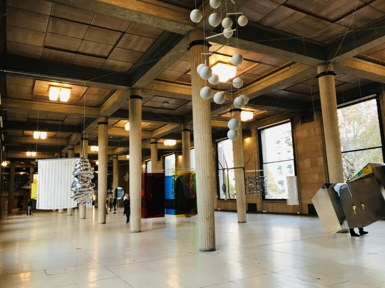 Suspension. Exhibition view at Palais d'Iéna, Parigi 2018