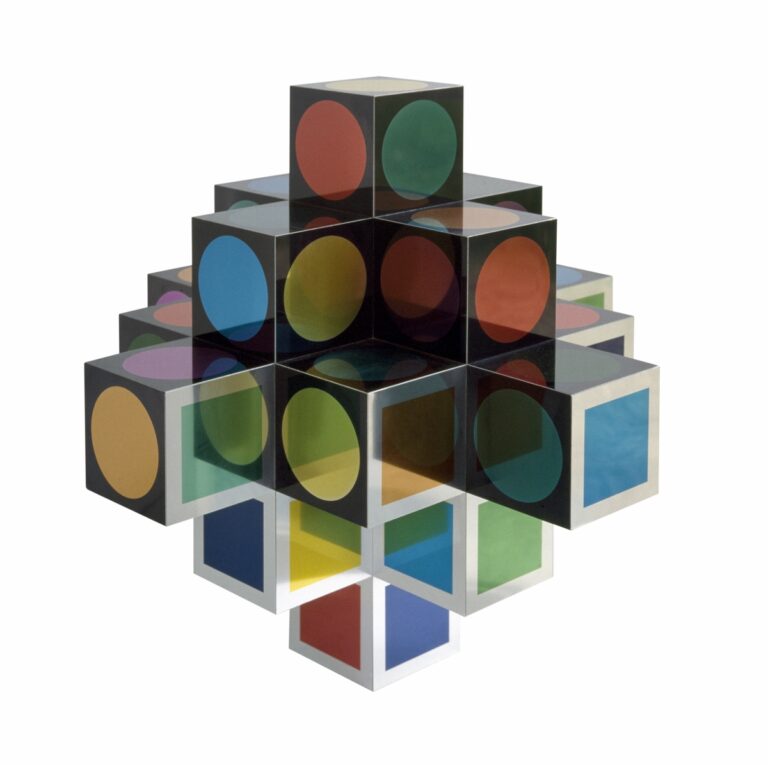 Victor Vasarely, Kroa MC, 1969, Screenprint on aluminium, 50 x 50 x 50 cm Vasarely Múzeum, Budapest © VG Bild Kunst, Bonn 2018 Photo Szépművészeti Museum – Museum of Fine Arts Budapest, 2018