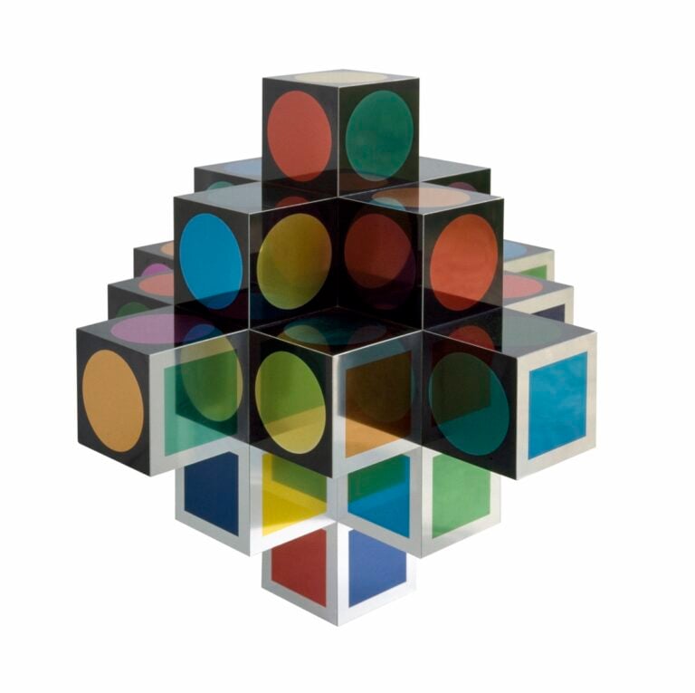 Victor Vasarely, Kroa MC, 1969, Screenprint on aluminium, 50 x 50 x 50 cm Vasarely Múzeum, Budapest © VG Bild Kunst, Bonn 2018 Photo Szépművészeti Museum – Museum of Fine Arts Budapest, 2018