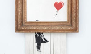 Un nuovo video (realizzato non prima del 2015) per Banksy: spiega l’azione da Sotheby’s