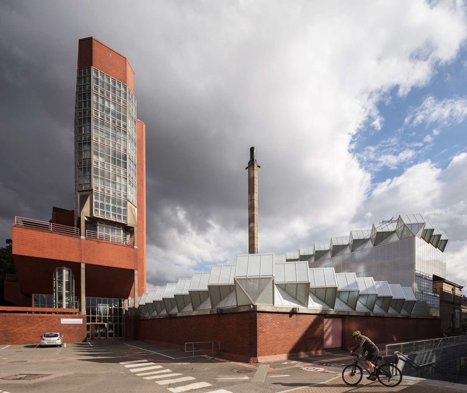 External view of the Engineering Building tower and workshops. Copyright: All images copyright University of Leicester (photographer Simon Kennedy)