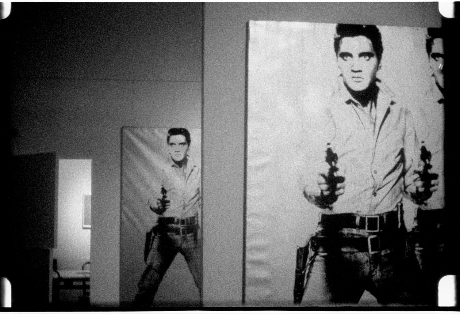 Andy Warhol (1928–1987), Elvis at Ferus, 1963. 16mm, b&w, silent; 4.0 min. @ 16 fps, 3.5 min. @ 18 fps © 2018 The Andy Warhol Museum, Pittsburgh, PA, a museum of Carnegie Institute. All rights reserved