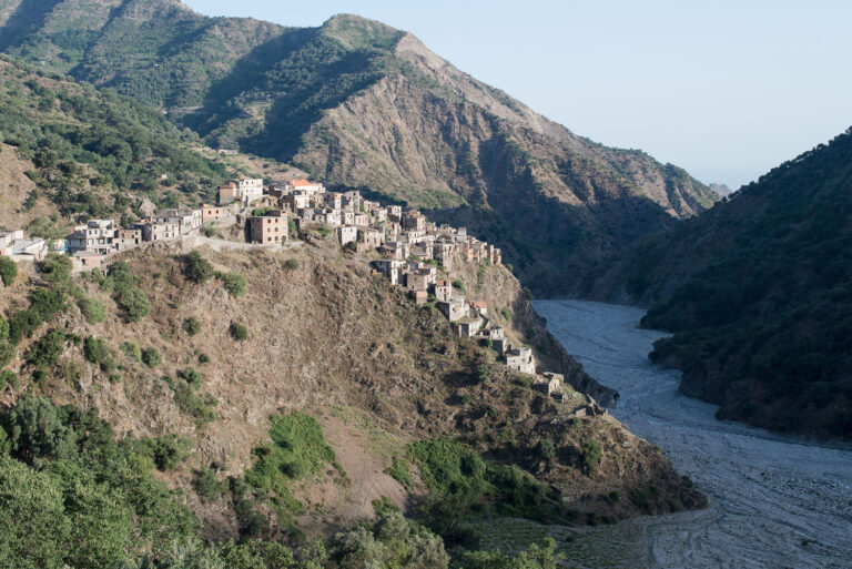 A. Perna, paesaggio instabile