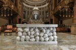 L'altare di Claudio Parmiggiani per la Basilica di Santa Maria Assunta di Gallarate (VA); Fotografia di Giorgio Giovara, courtesy CLP