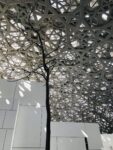 Louvre Abu Dhabi. The Dome e l'albero di Giuseppe Penone