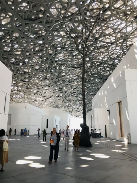 Louvre Abu Dhabi. The Dome e l'albero di Giuseppe Penone