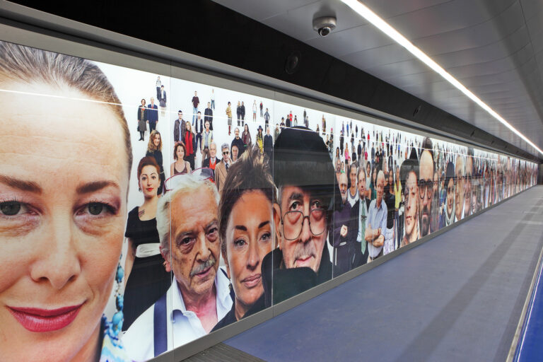 Stazione Toledo, Oliviero Toscani, Razza Umana. photo Peppe Avallone, ANM SpA