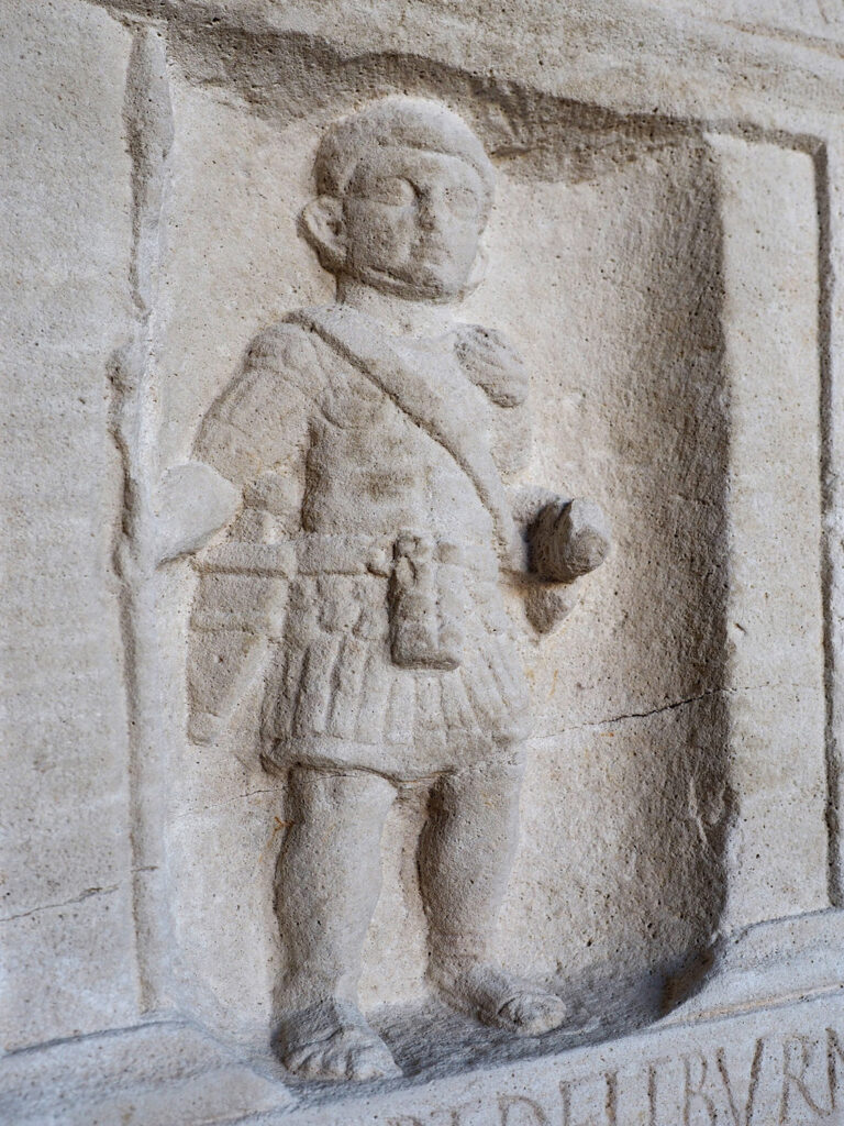Stele funeraria di un classiario marmo prima metà del I secolo d.C