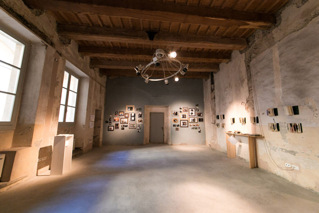 Superbellezza, la mostra di Luca Bertolo e Flavio Favelli che coinvolge la città di San Sepolcro