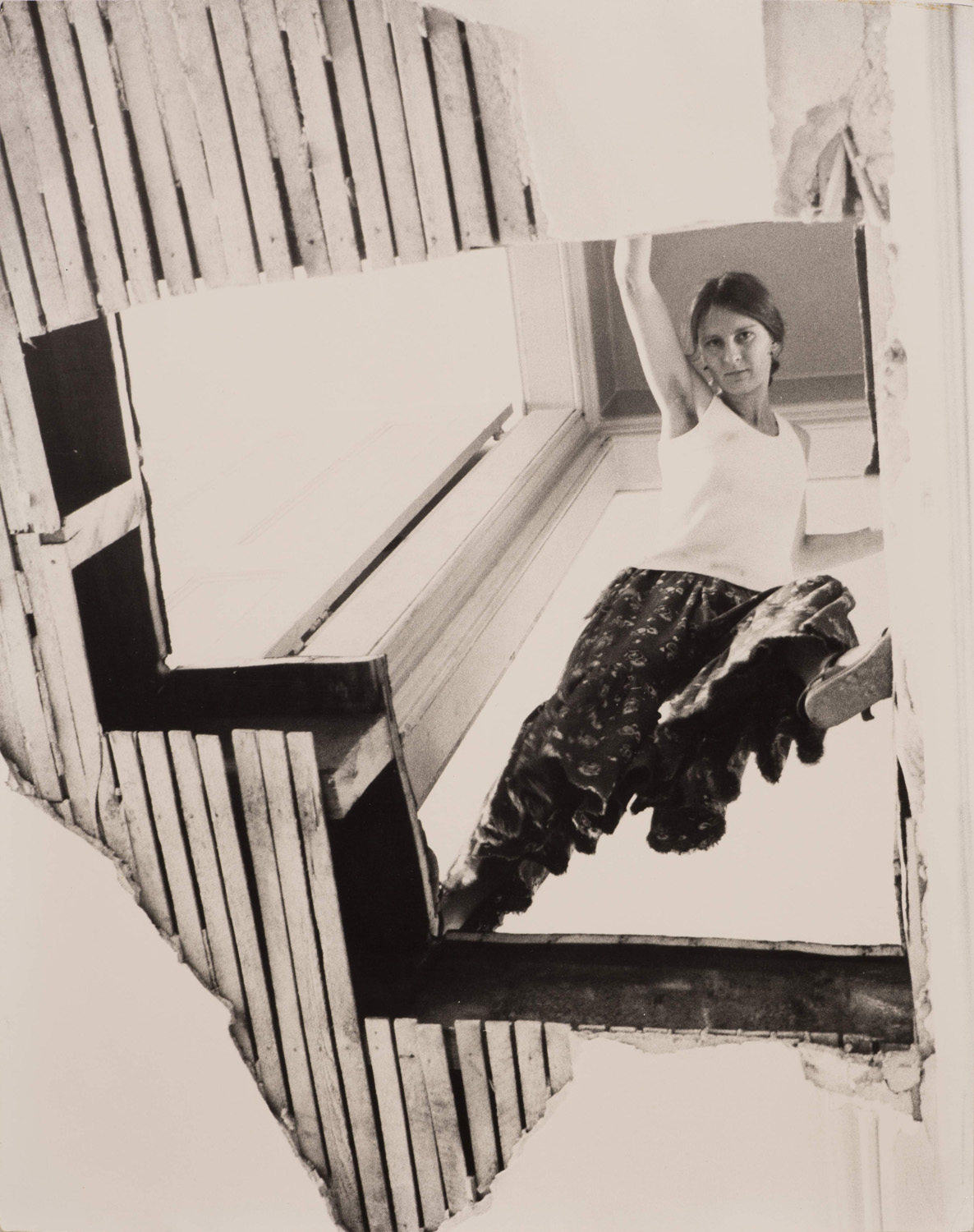 Gordon Matta-Clark, Carol Goodden in Bronx Floors, 1972, 3 fotografie vintage in bianco e nero stampate su carta ai sali d’argento. Courtesy Harold Berg