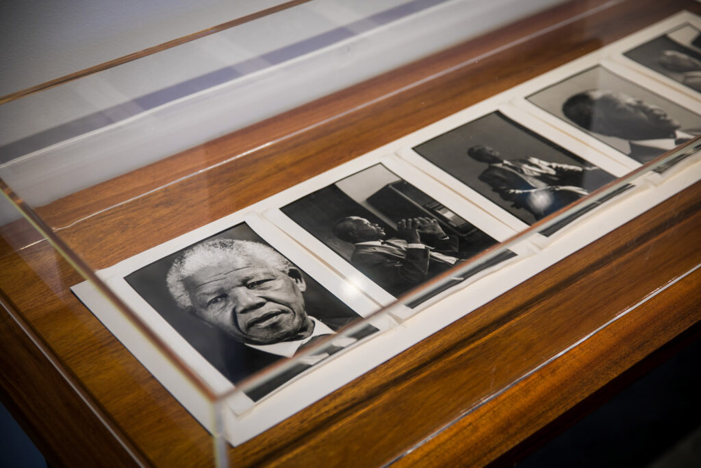 David Goldblatt: Il fotografo che mostrò l’Apartheid al mondo in mostra al MCA