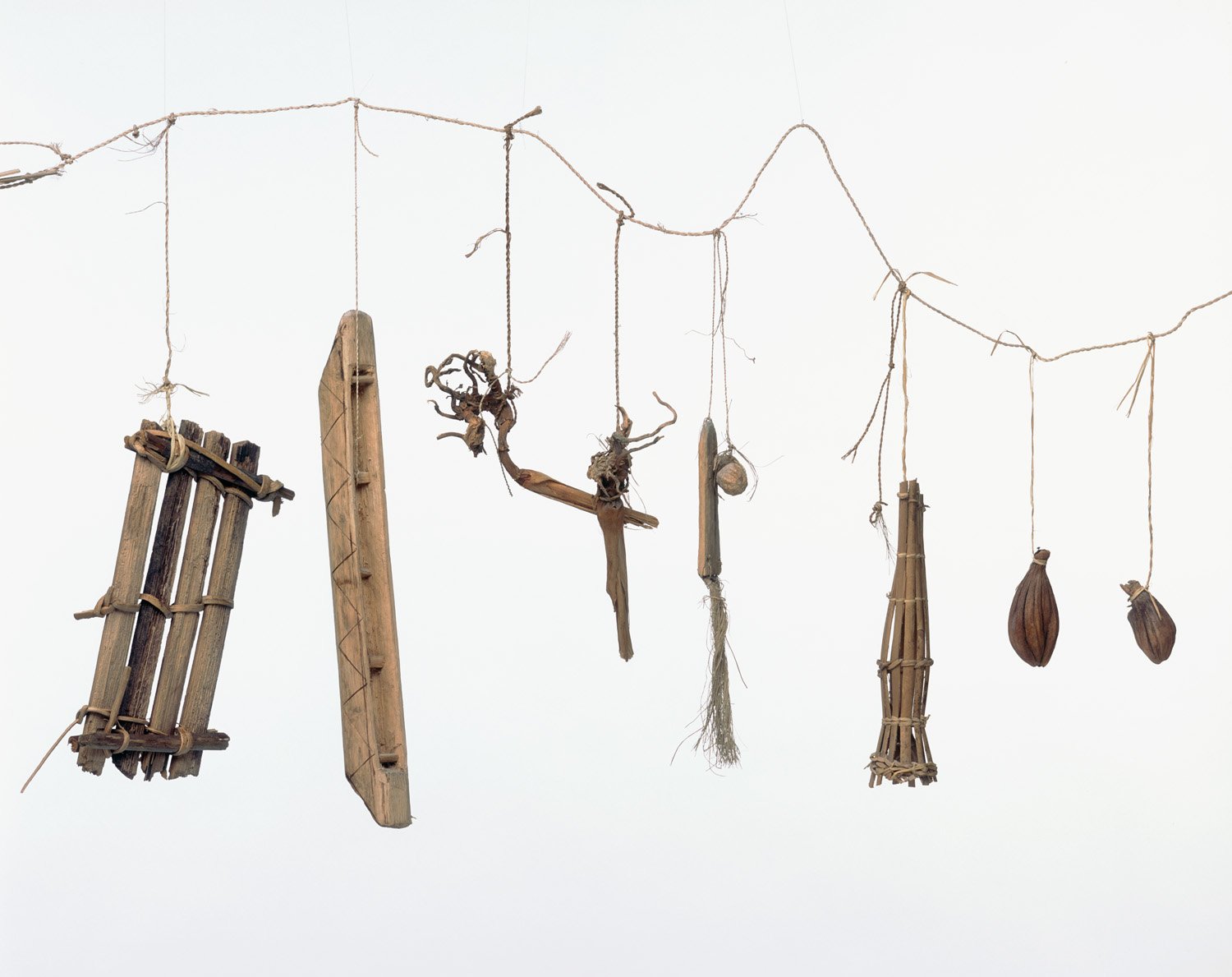 Proverb string, Maniema, D.R. Congo. Lega. Wood, plant fibre, cloth, leaf, seed pods, calabash. Inv. no. EO.1975.48.2 © RMCA, Tervuren, photo Jo Van de Vijver