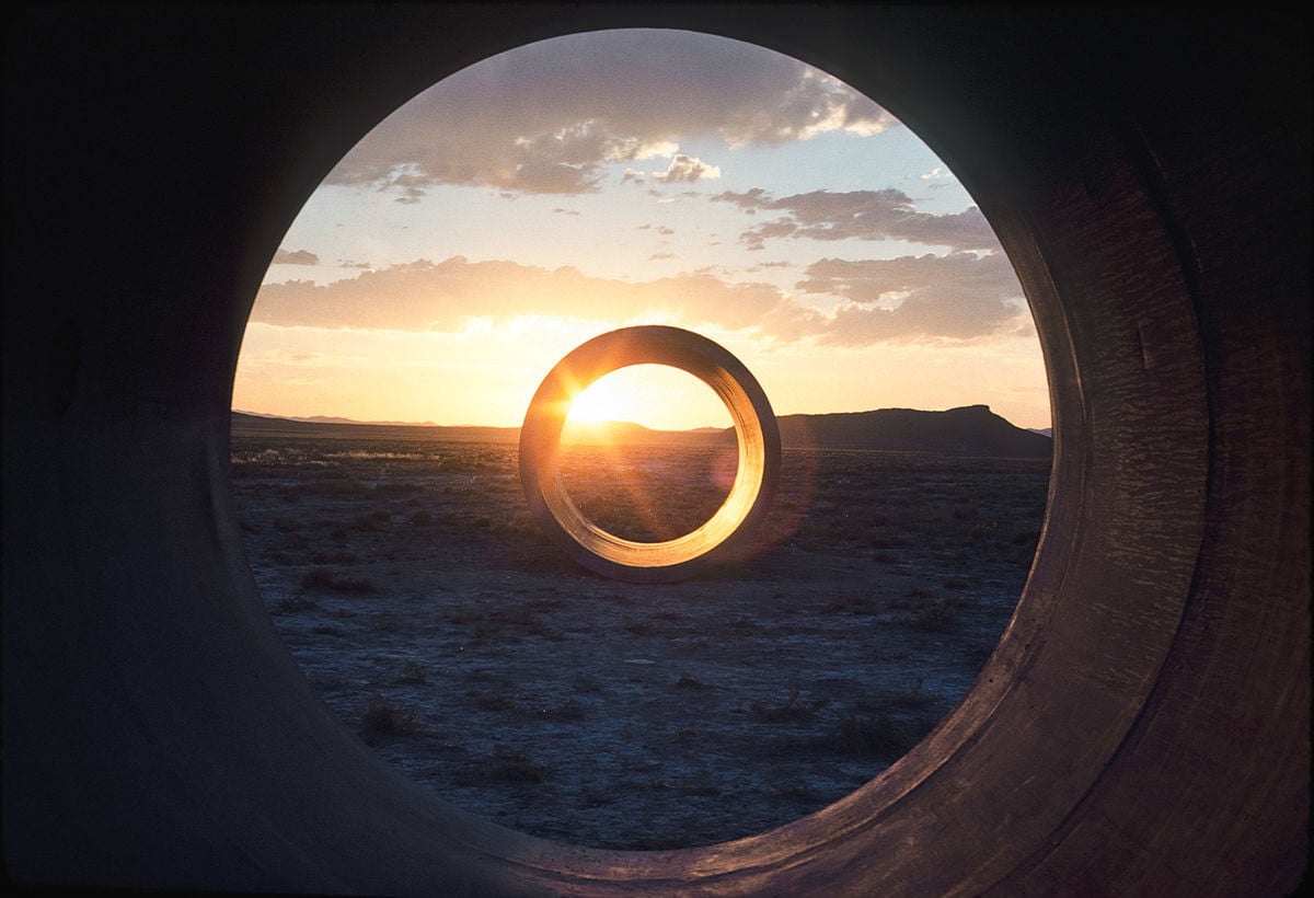 Nancy Holt, Sun Tunnels, Great Basin Desert, Utah, 1973-76. © Holt/Smithson Foundation e Dia Art Foundation/Licensed by VAGA at ARS, New York. Courtesy Holt/Smithson Foundation