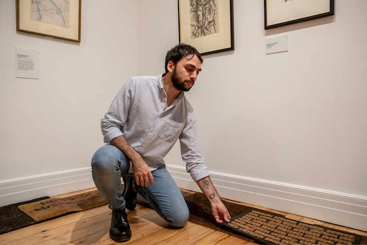 Alex Urso durante la serata di presentazione del progetto presso la Estorick Collection of Modern Italian Art, Londra 2018. Foto di Valentina Giora © ArtApartments