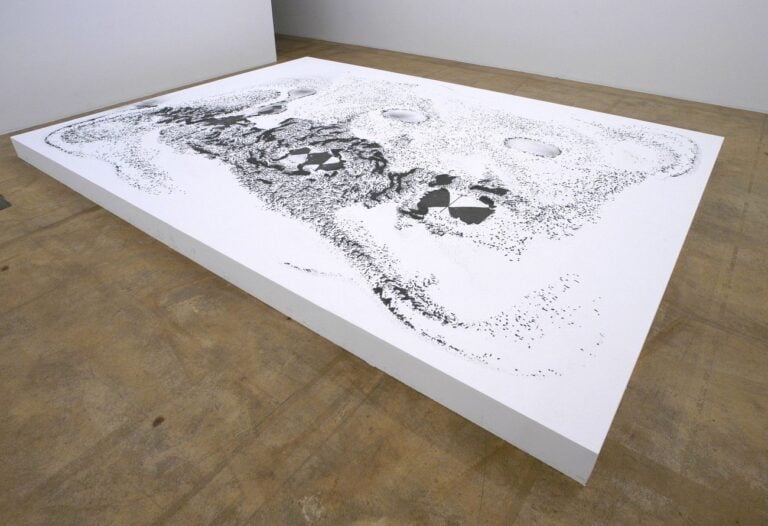 Eva Marisaldi, Disegni persi, 1996. Installation view at MAMCO, Ginevra. Collezione privata