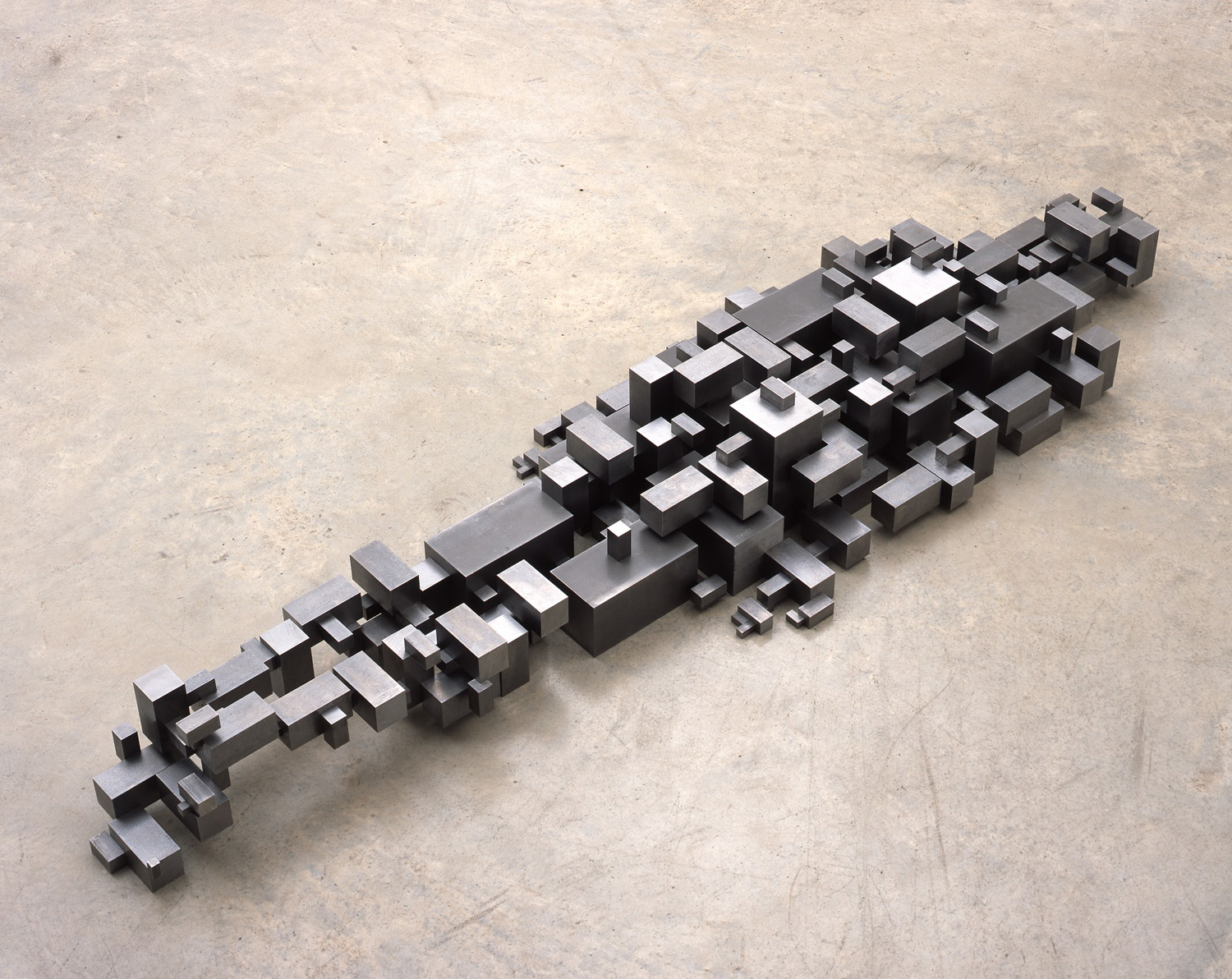 Antony Gormley, Settlement, 2005 Variable mild steel blocks 24 x 208.5 x 60 cm Photograph by Stephen White, London © the artist