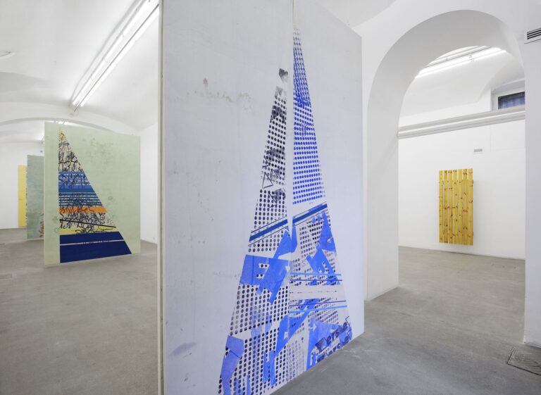 Fredrik Værslev. Tan Lines. Installation view at Fondazione Giuliani, Roma 2018. Courtesy l'artista & Andrew Kreps Gallery, New York & Gió Marconi, Milano & Standard, Oslo. Photo Roberto Apa