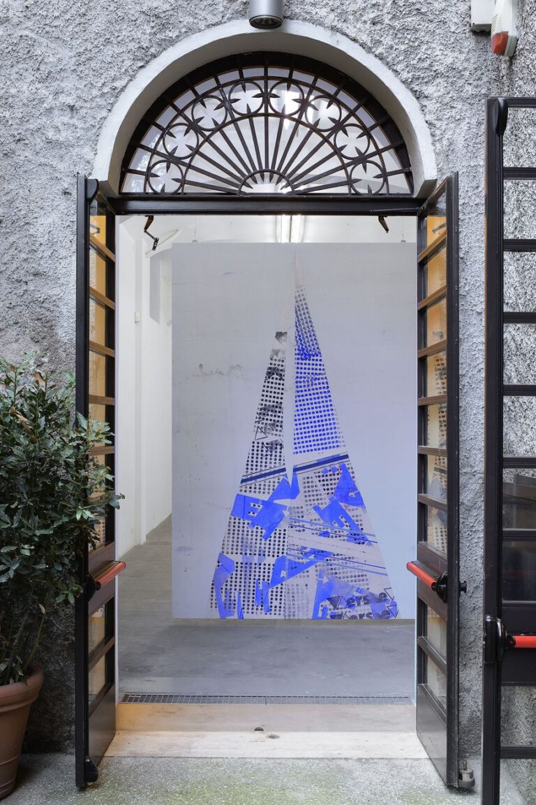 Fredrik Værslev. Tan Lines. Installation view at Fondazione Giuliani, Roma 2018. Courtesy l'artista & Andrew Kreps Gallery, New York & Gió Marconi, Milano & Standard, Oslo. Photo Roberto Apa