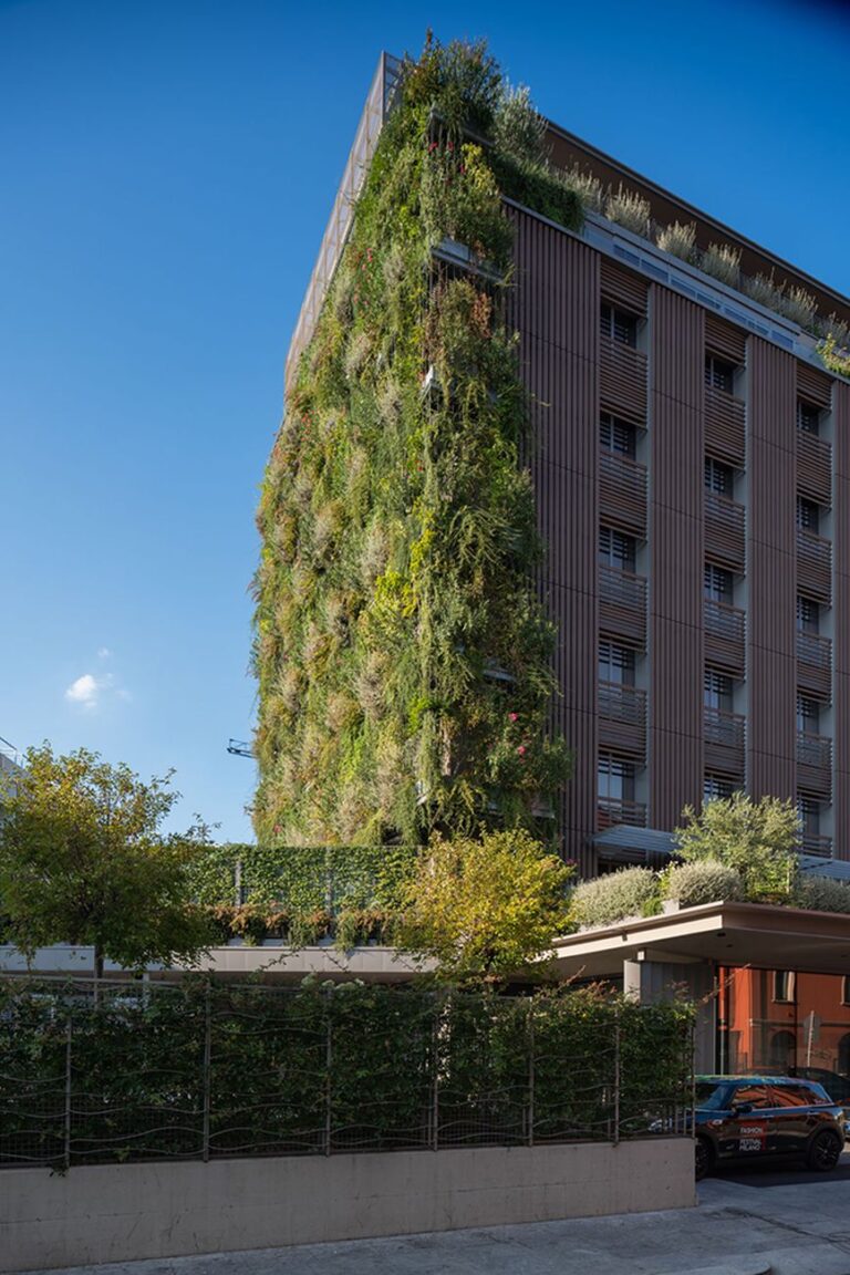 Hotel VIU, Milano, 2015. Photo Alberto Ferrero. Courtesy AG&P greenscape