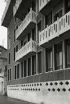 Ignazio Gardella, Casa Cicogna alle Zattere, Venezia. Photo Paolo Monti Servizio fotografico Venezia, 1982 via commons.wikimedia.org