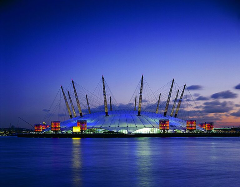 Il Millennium Dome di Londra, terminato nel 1998 e costruito in poco più di un anno da Richard Rogers. Photo credit Grant Smith. Courtesy RSHP