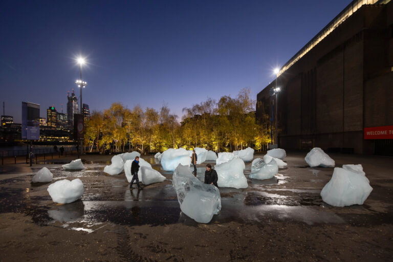 Ice Watch by Olafur Eliasson and Minik Rosing Supported by Bloomberg Installation: Bankside, outside Tate Modern, 2018 Photo: Justin Sutcliffe © 2018 Olafur Eliasson