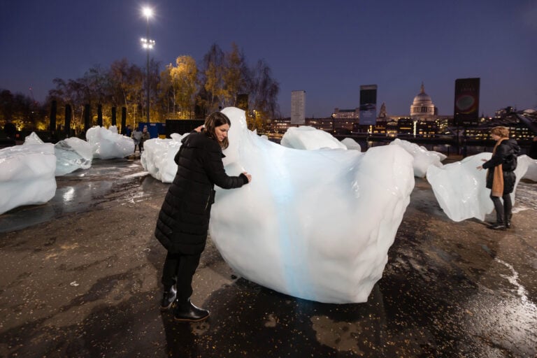 Ice Watch by Olafur Eliasson and Minik Rosing Supported by Bloomberg Installation: Bankside, outside Tate Modern, 2018 Photo: Justin Sutcliffe © 2018 Olafur Eliasson