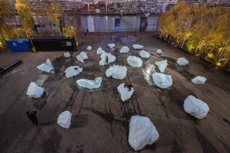 Ice Watch by Olafur Eliasson and Minik Rosing Supported by Bloomberg Installation: Bankside, outside Tate Modern, 2018 Photo: Justin Sutcliffe © 2018 Olafur Eliasson