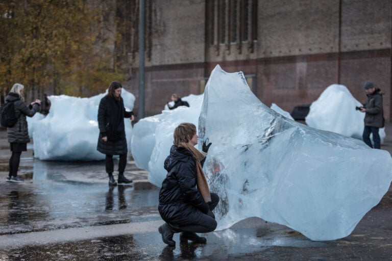 Ice Watch by Olafur Eliasson and Minik Rosing Supported by Bloomberg Installation: Bankside, outside Tate Modern, 2018 Photo: Justin Sutcliffe © 2018 Olafur Eliasson