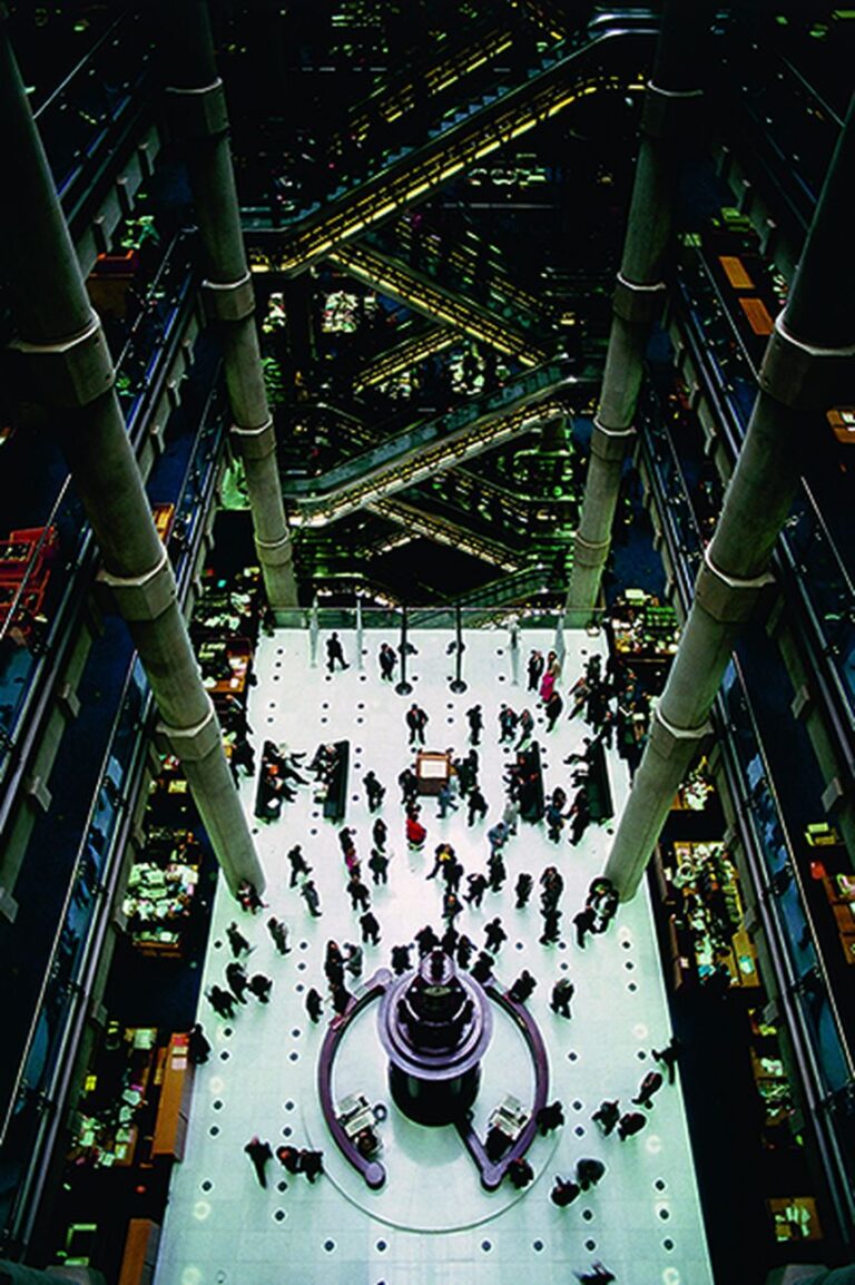 La sala di contrattazione del Lloyd’s Building (1978-86) di Richard Rogers. Photo credit Janet Gill – Nikki Trott. Courtesy RSHP