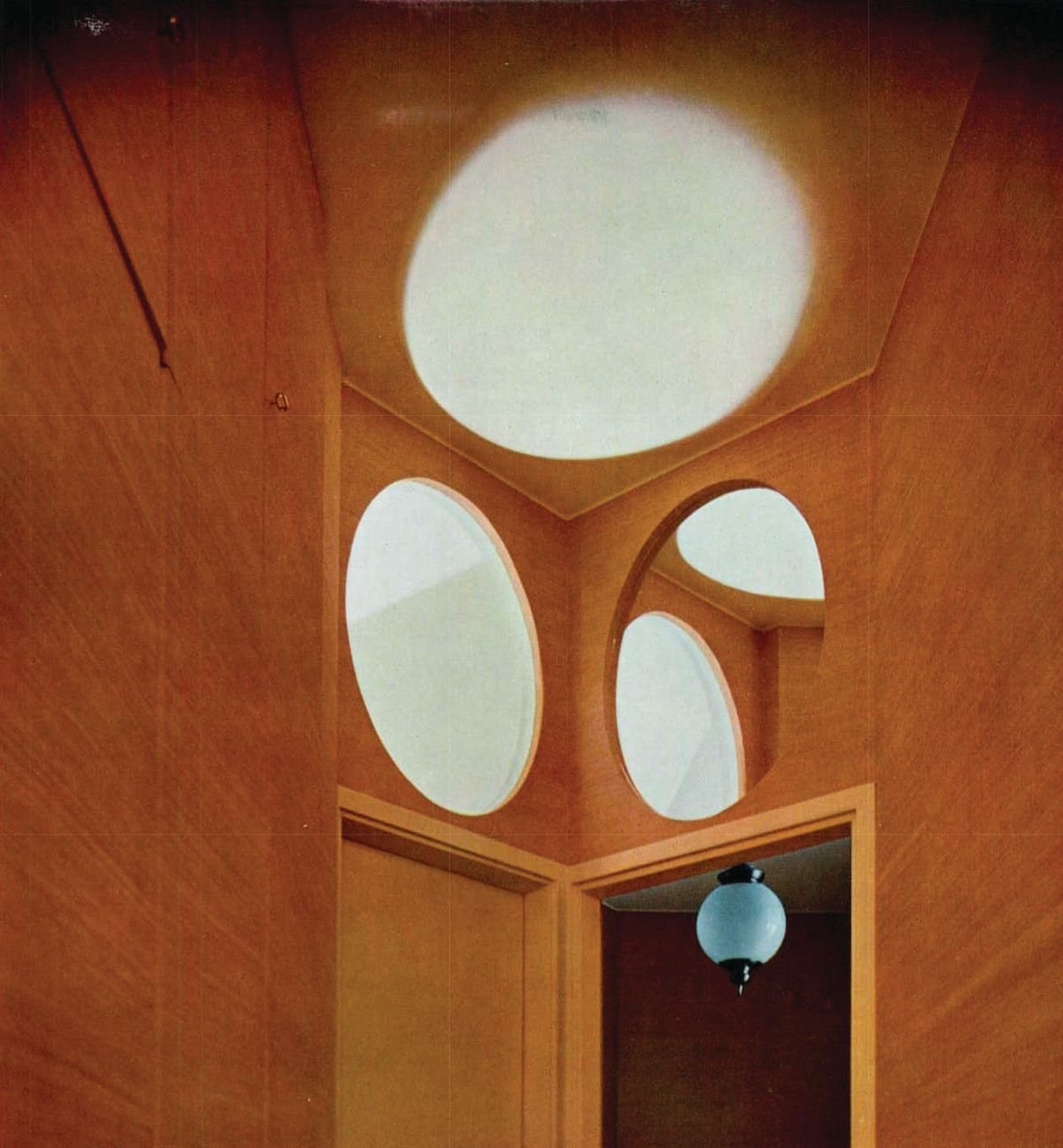Luigi Caccia Dominioni, sistemazione di un appartamento nell’edificio di via Vigoni 13, Domus n.380, 1961, disimpegno zona notte