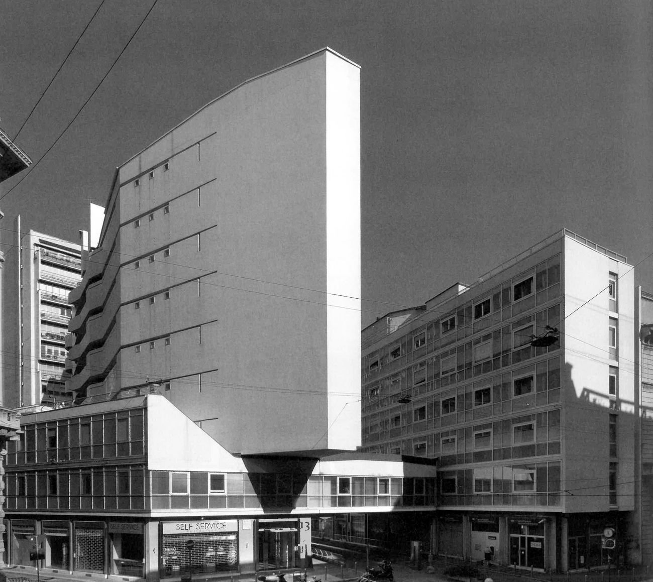 Luigi Moretti, Edificio per abitazioni in Corso Italia 13-17, Milano, 1949-56. Photo © Stefano Topuntoli