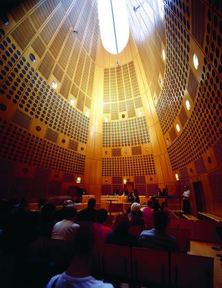 L’interno di una delle aule del Palais de Justice a Bordeaux di Richard Rogers. Photo credit Katsuhisa Kida. Courtesy RSHP