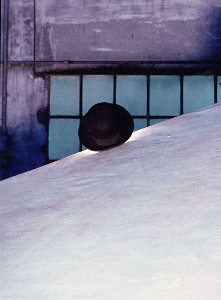 Marco Bagnoli, Bonjour, Monsieur Cézanne, cappello di feltro, Galleria Lucio Amelio, Napoli 1978. Fotografia di Maria Benelli