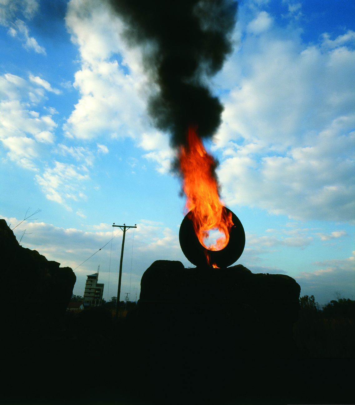 Paolo Canevari, Ring of Fire, 2005