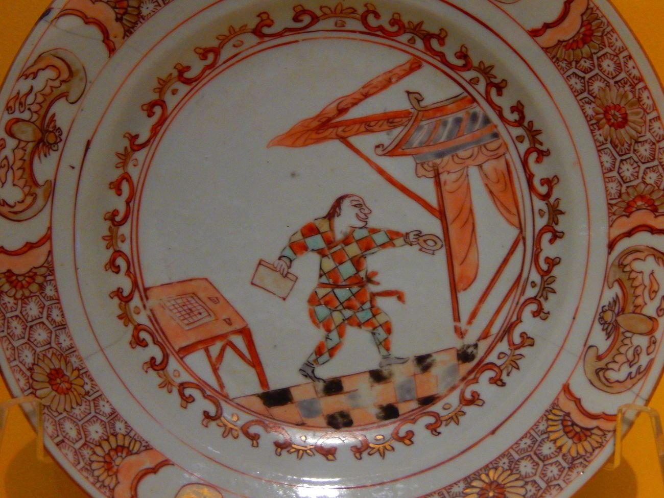 Piatto con Arlecchino, prima metà del XVIII sec., Cina. Modena, collezione privata