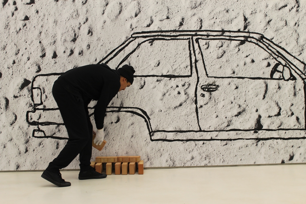 Robin Rhode, Car on Bricks (2008), veduta dell'allestimento al MAXXI, courtesy Fondazione MAXXI