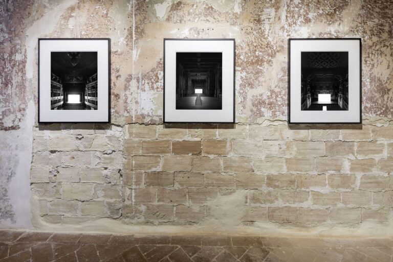 The First Encounter Italy through eyes of Hiroshi Sugimoto and Tenshō Embassy. Exhibition view at Galleria Continua, San Gimignano 2018. Courtesy Galleria Continua. Photo Ela Bialkowska, OKNO Studio