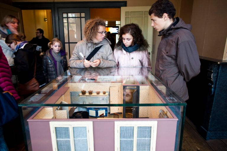 Visitors looking at scale models of the Secret Annex © Anne Frank House. Photographer Cris Toala Olivares