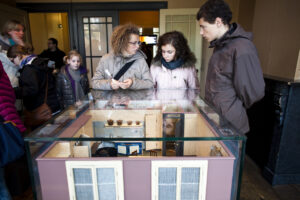 La Casa di Anna Frank ad Amsterdam insegna la storia con il suo nuovo percorso espositivo