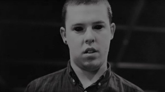 Un documentario su Alexander McQueen, l’hooligan della moda inglese