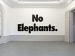 Haim Steinbach, no elephants, 2008. Foto: Simon Vogel (Collezione privata) veduta della mostra Museum Kurhaus Kleve